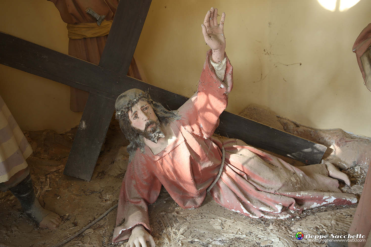 VBS_6688 - I Piloni della Via Crucis del Sacro Monte di Montà d'Alba.jpg
